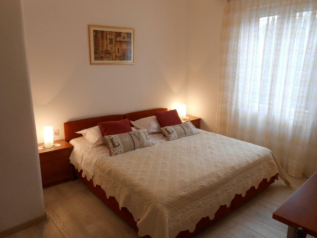 Guesthouse Wish Stari Grad  Exterior foto