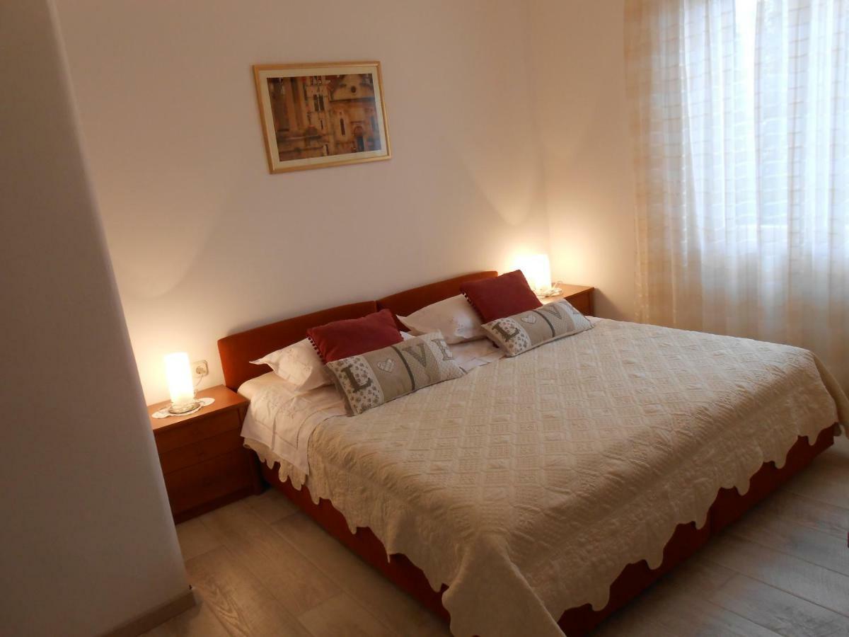 Guesthouse Wish Stari Grad  Exterior foto